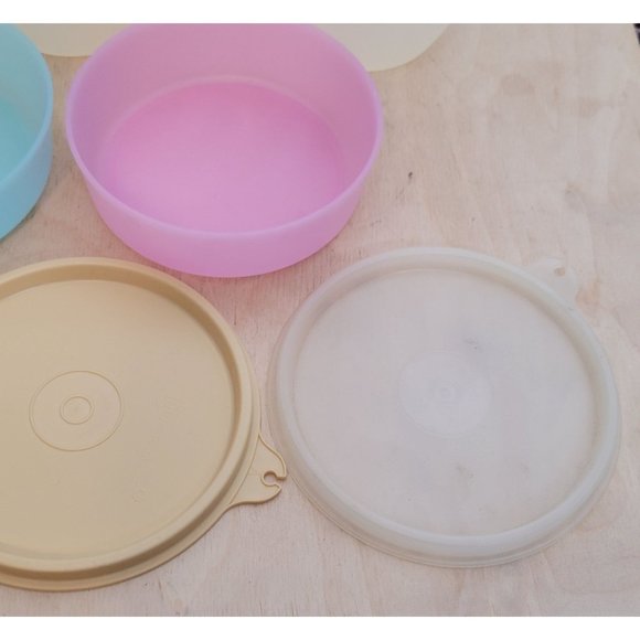 Vintage Tupperware Small Bowls Set of 5 Containers 3 Lids 1286 and 148 - Picture 4 of 12